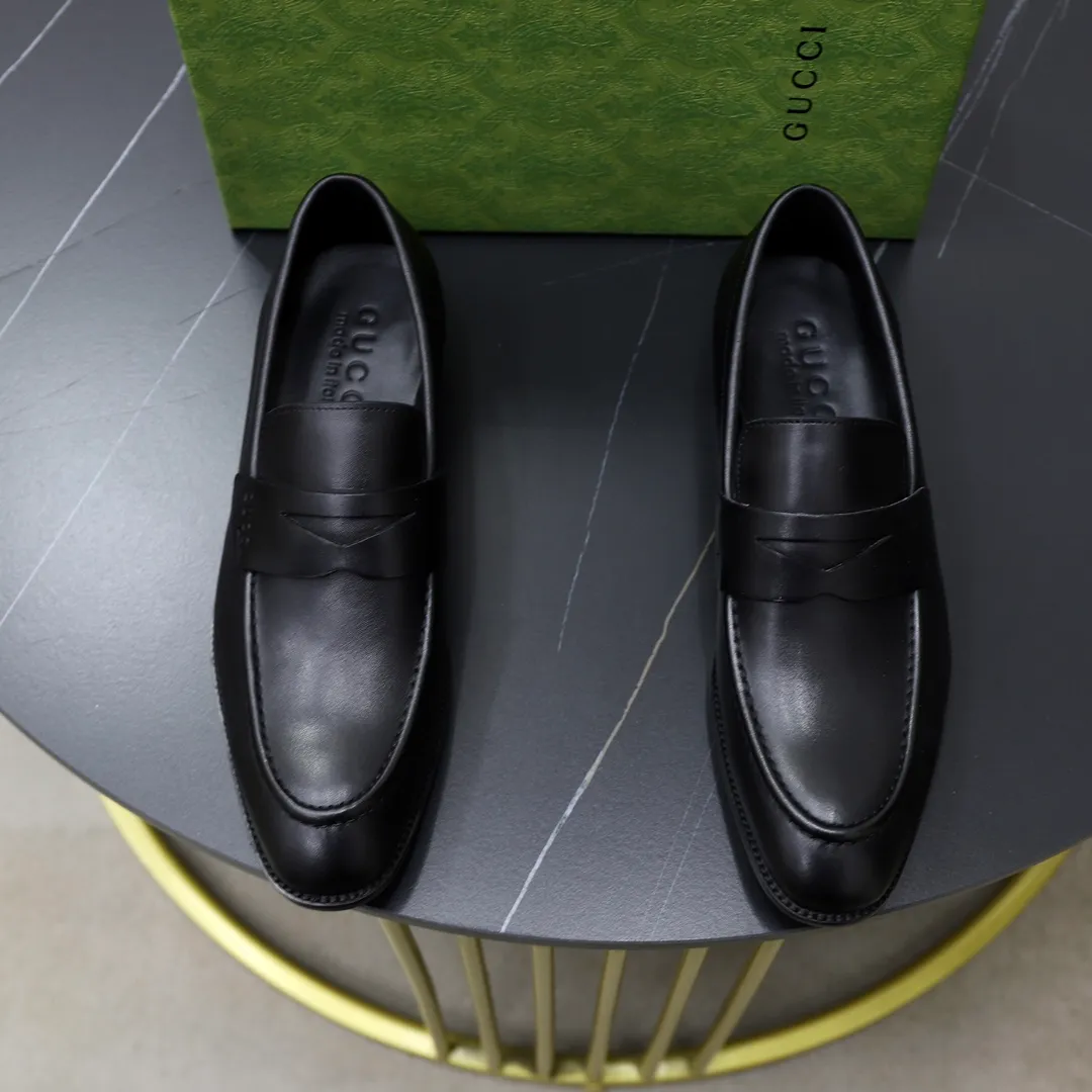 Men's shoes: 250🙅‍♂️🙅‍♂️🙅‍♂️Niuli Brand: GUCCI Size: 38-44 (45 can be customized) Level: Counter classic Material: Original soft cowhide upper Comfortable cowhide lining Original lightweight outsole Style category: Business casual footwear Driving leather shoes Color: Actual picture color